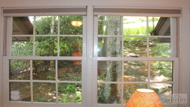 Image number 19 for the current listing