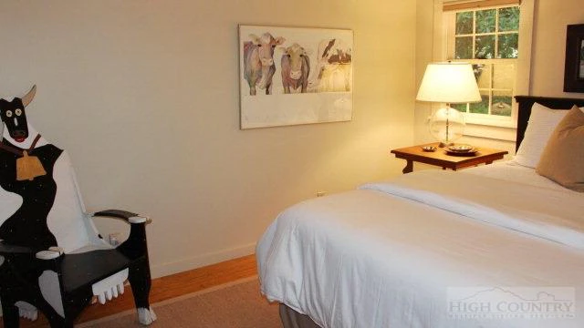 Image number 10 for the current listing