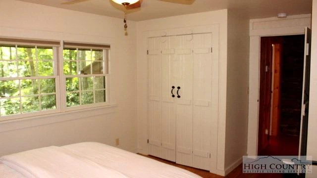 Image number 4 for the current listing