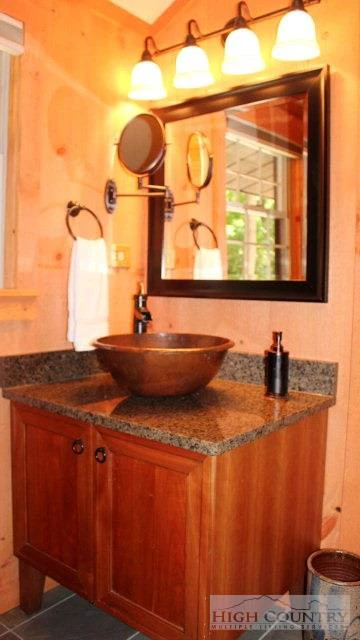 Image number 5 for the current listing