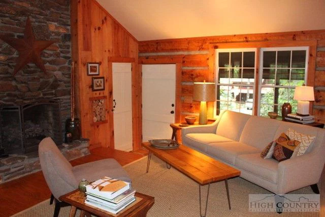Image number 13 for the current listing