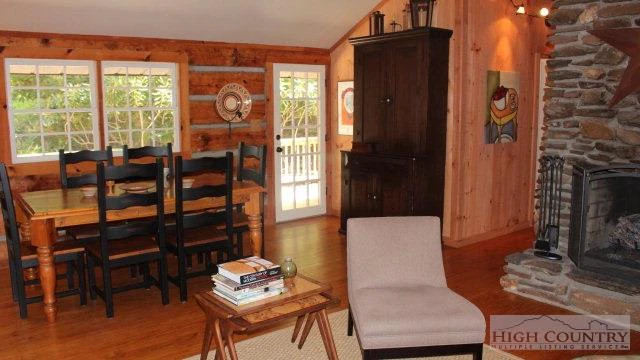 Image number 15 for the current listing
