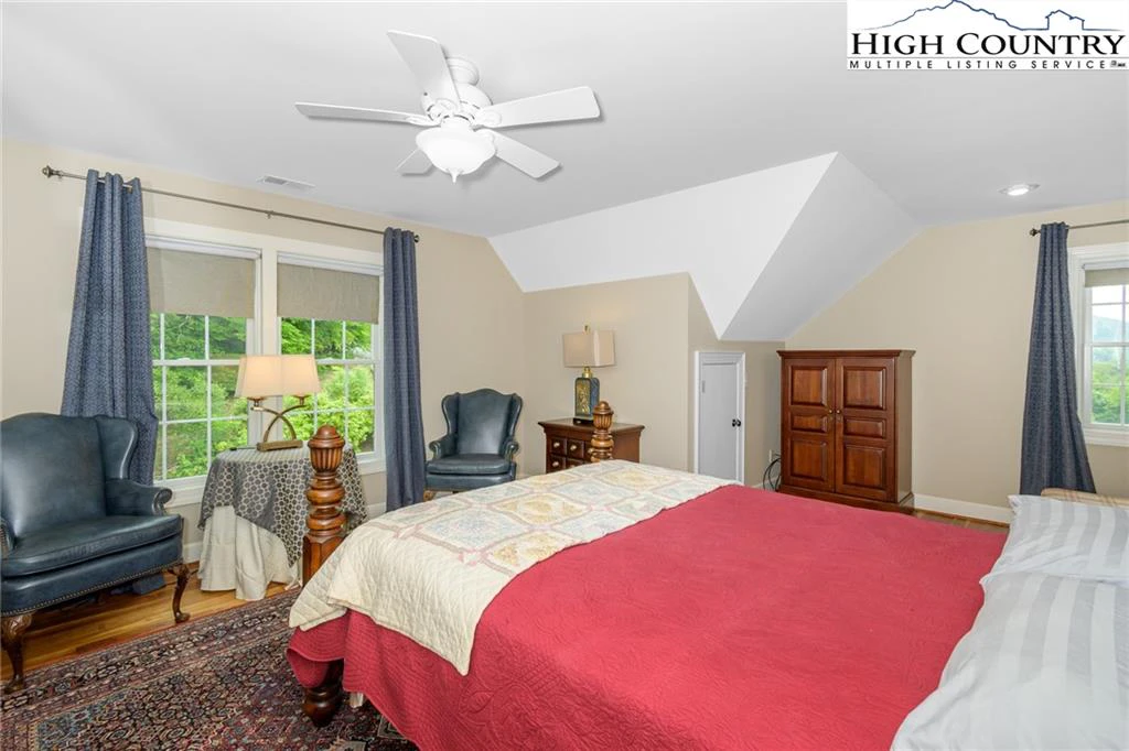 Image number 13 for the current listing