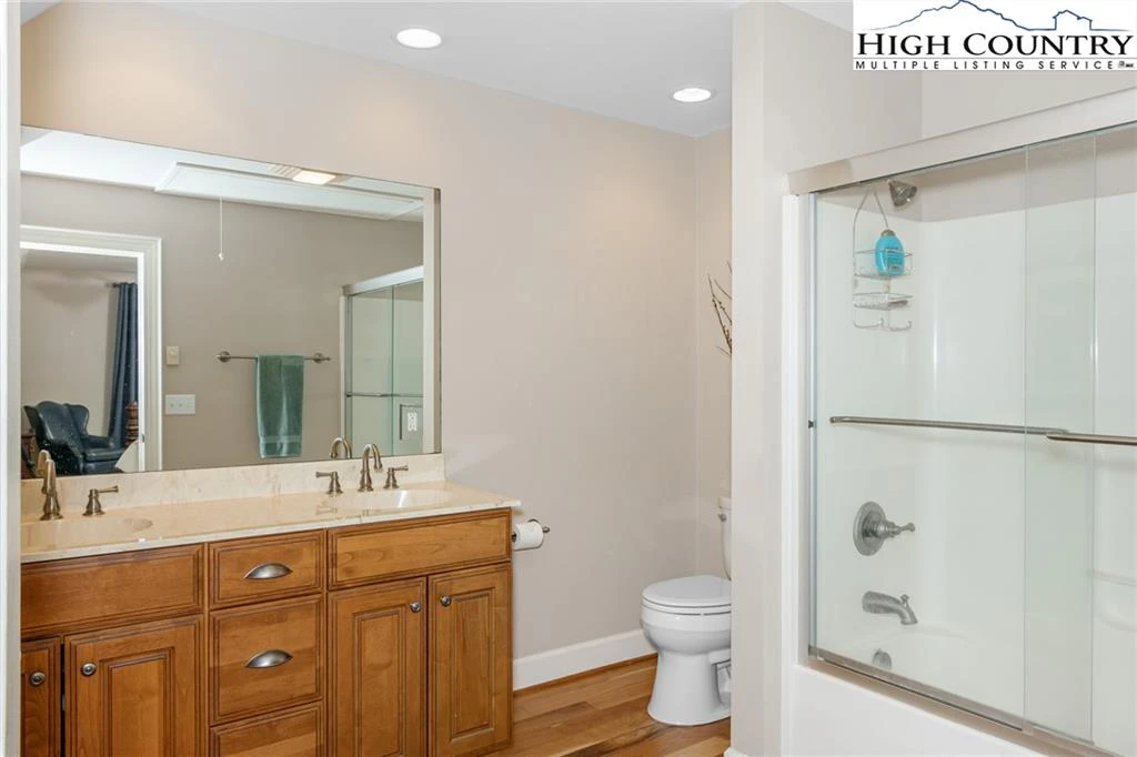 Image number 3 for the current listing