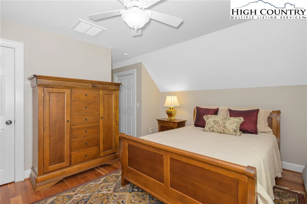 Image number 5 for the current listing