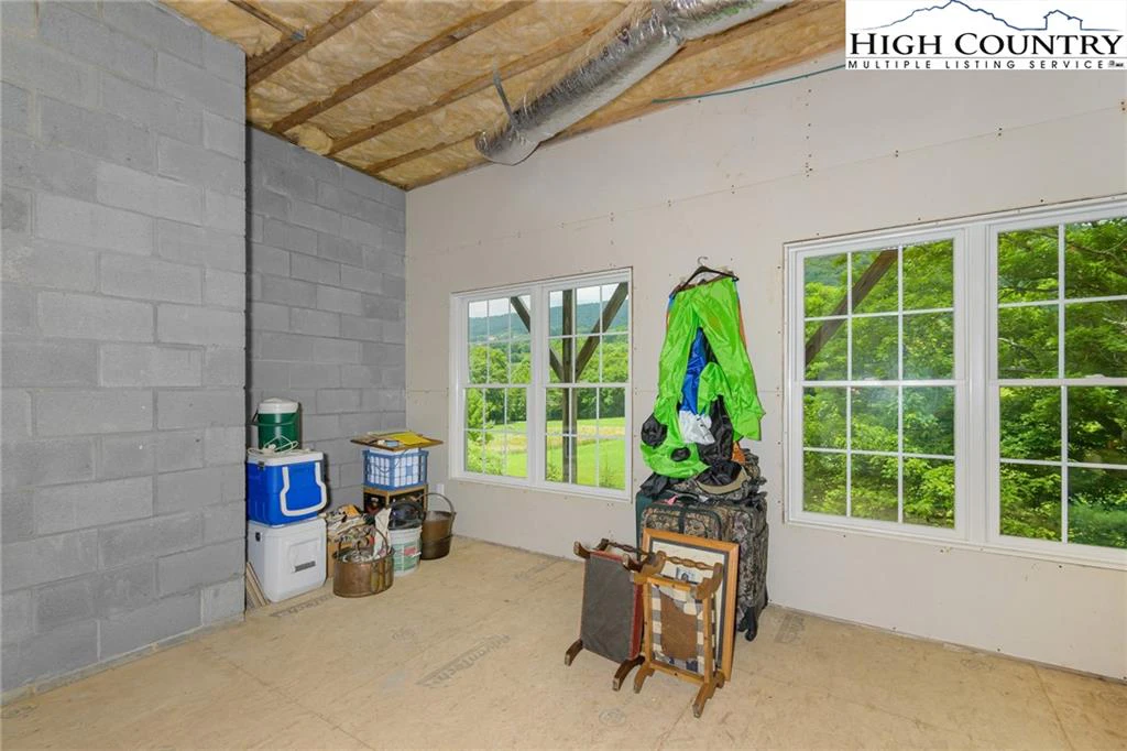 Image number 11 for the current listing