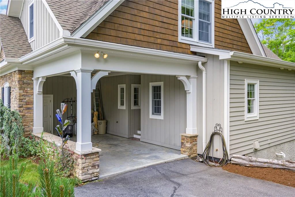 Image number 2 for the current listing