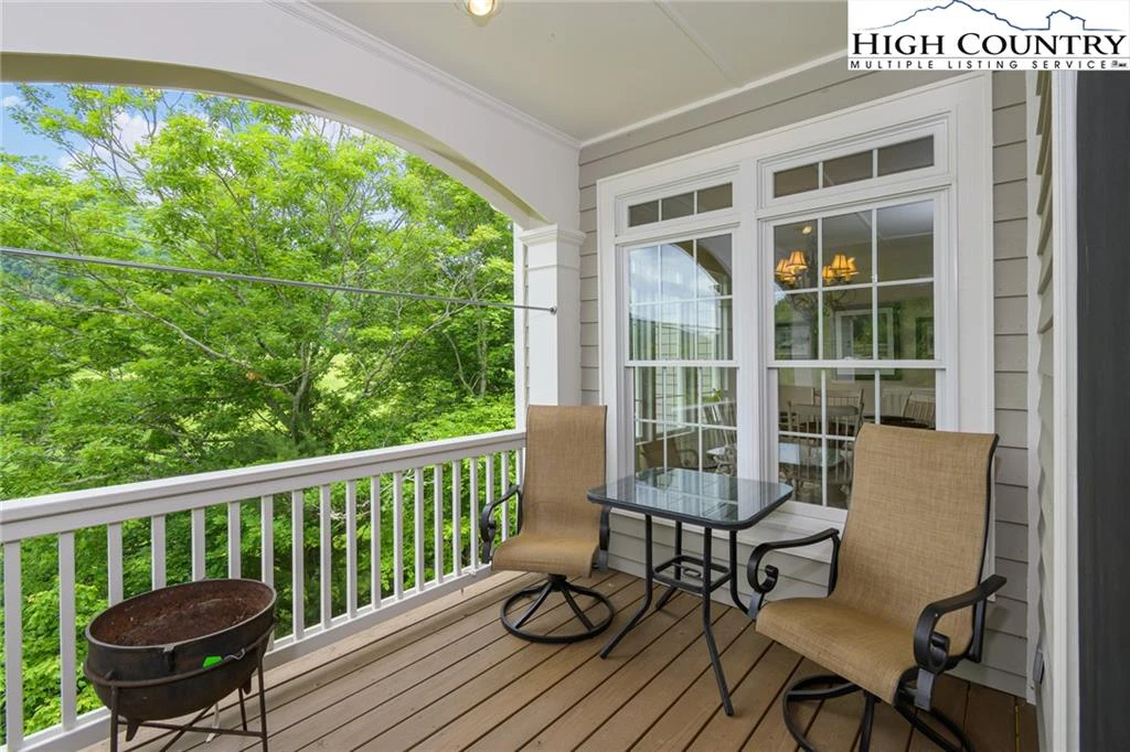 Image number 14 for the current listing