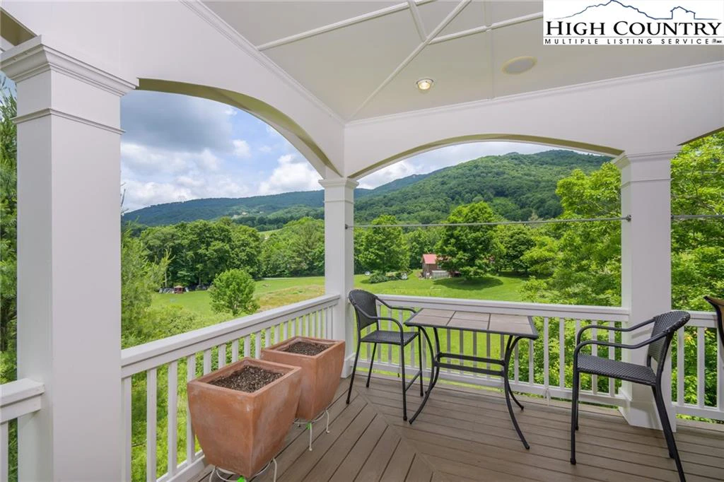 Image number 17 for the current listing
