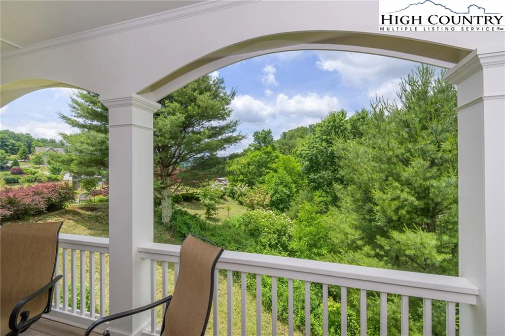 Image number 18 for the current listing