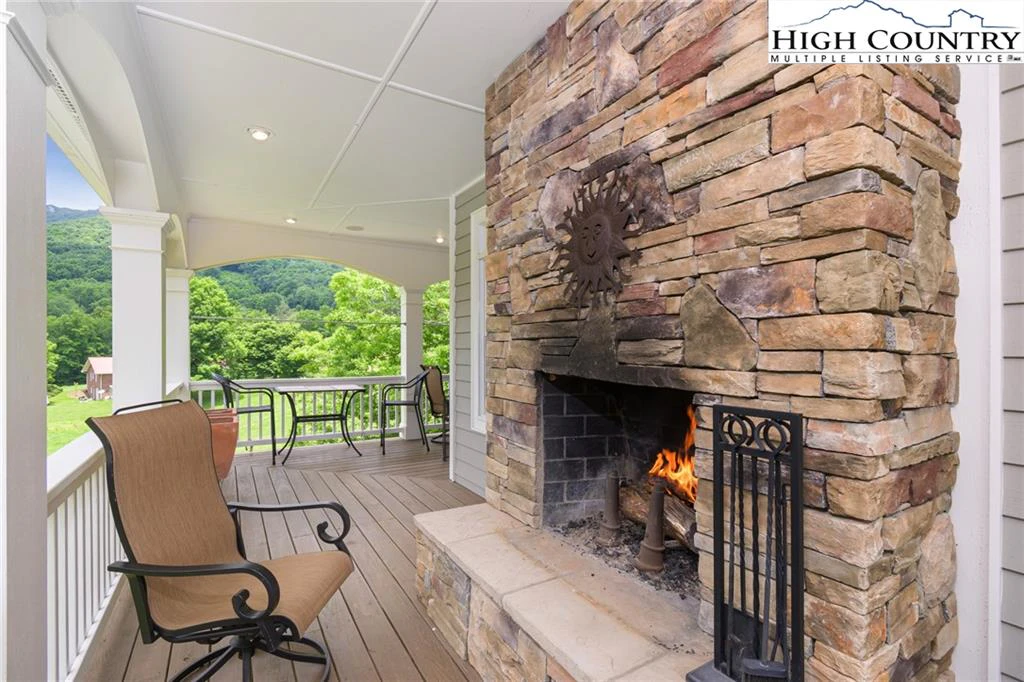 Image number 20 for the current listing