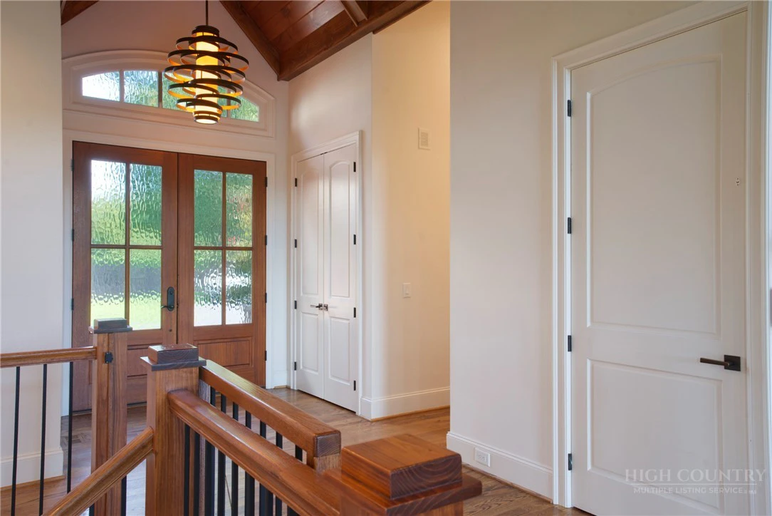 Image number 11 for the current listing