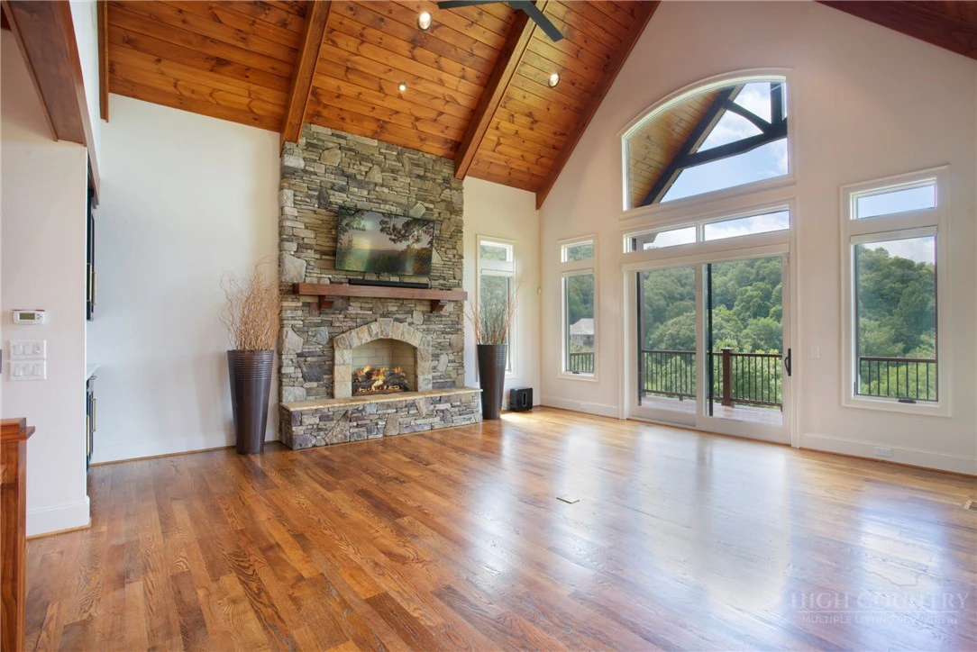 Image number 13 for the current listing