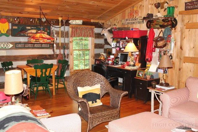 Image number 16 for the current listing