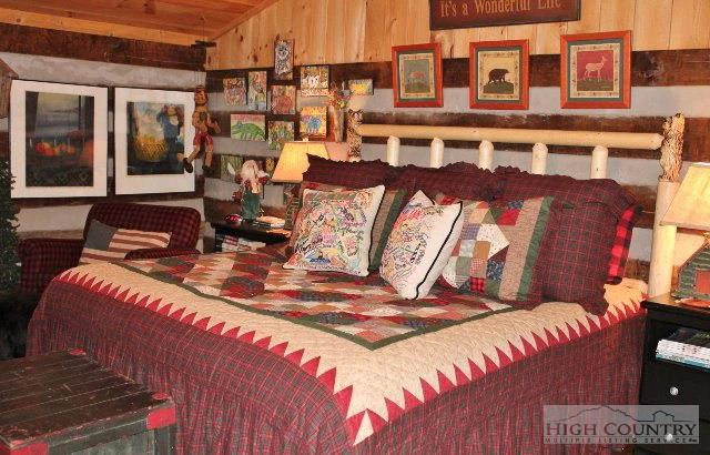 Image number 4 for the current listing