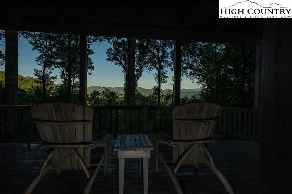 Image number 4 for the current listing