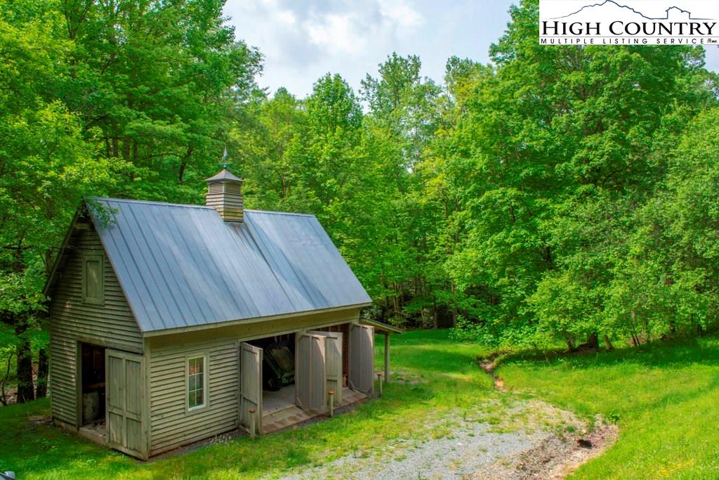 Image number 8 for the current listing