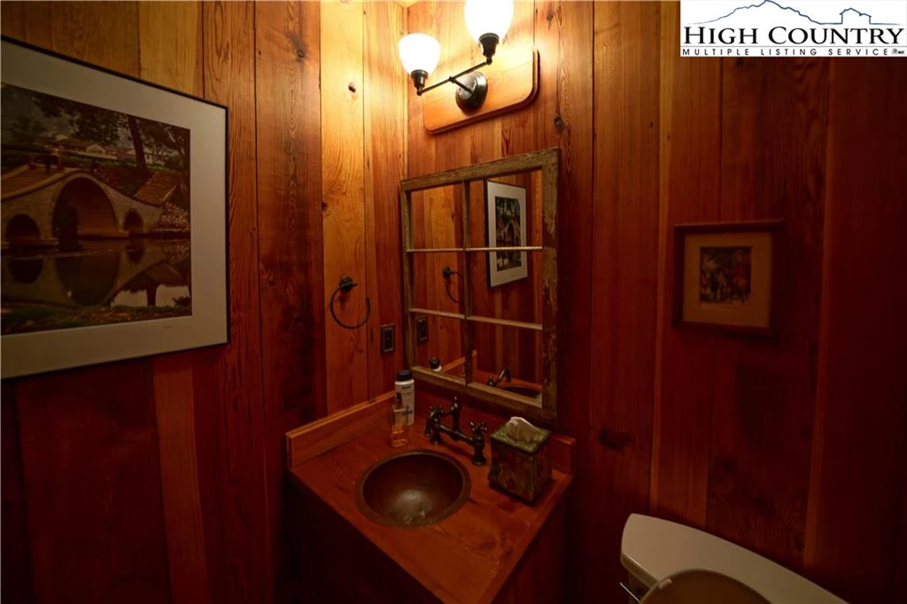 Image number 17 for the current listing