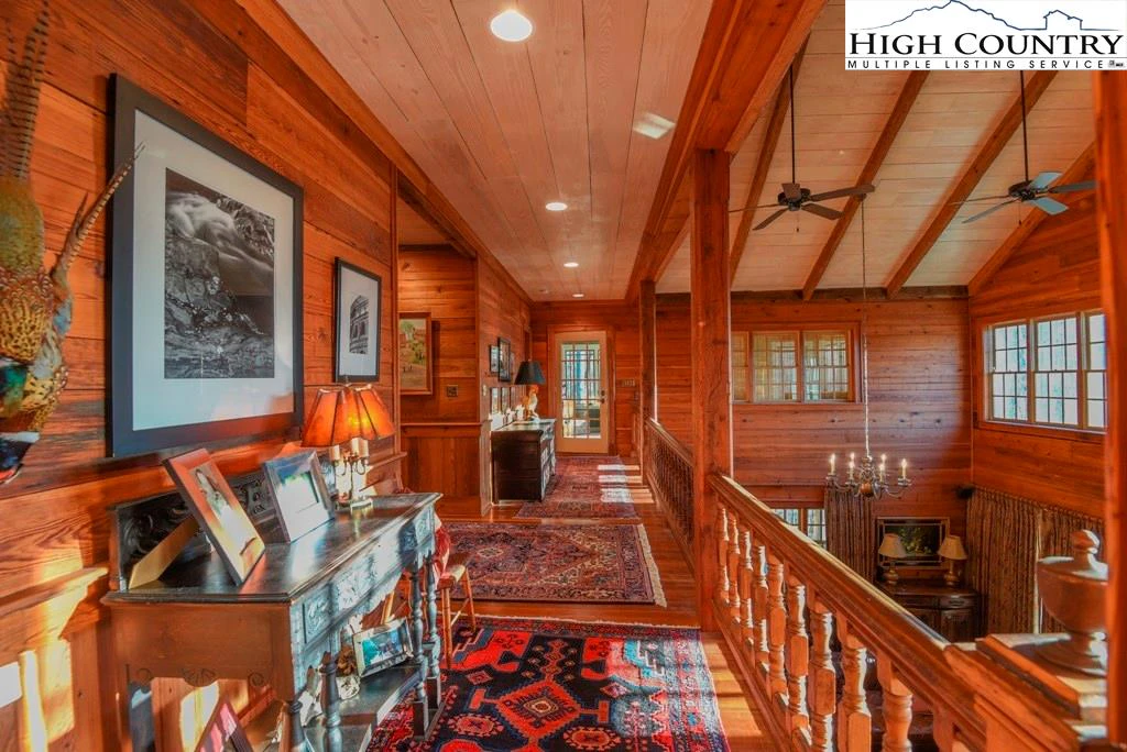 Image number 21 for the current listing