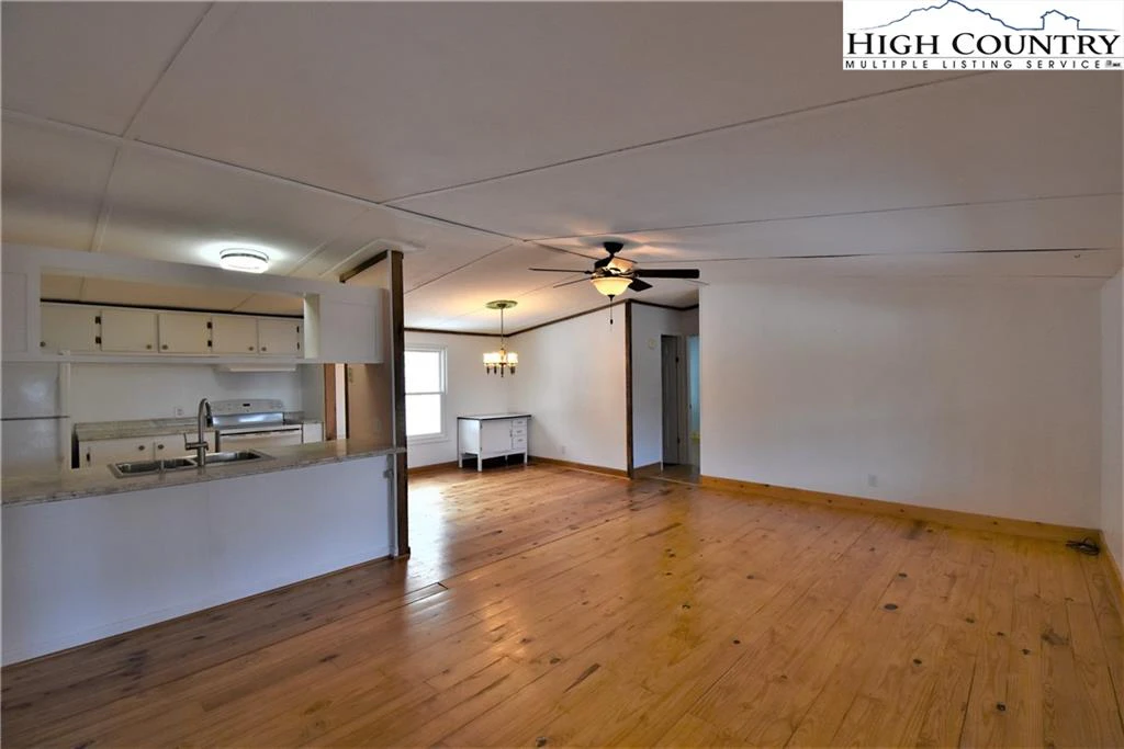 Image number 9 for the current listing