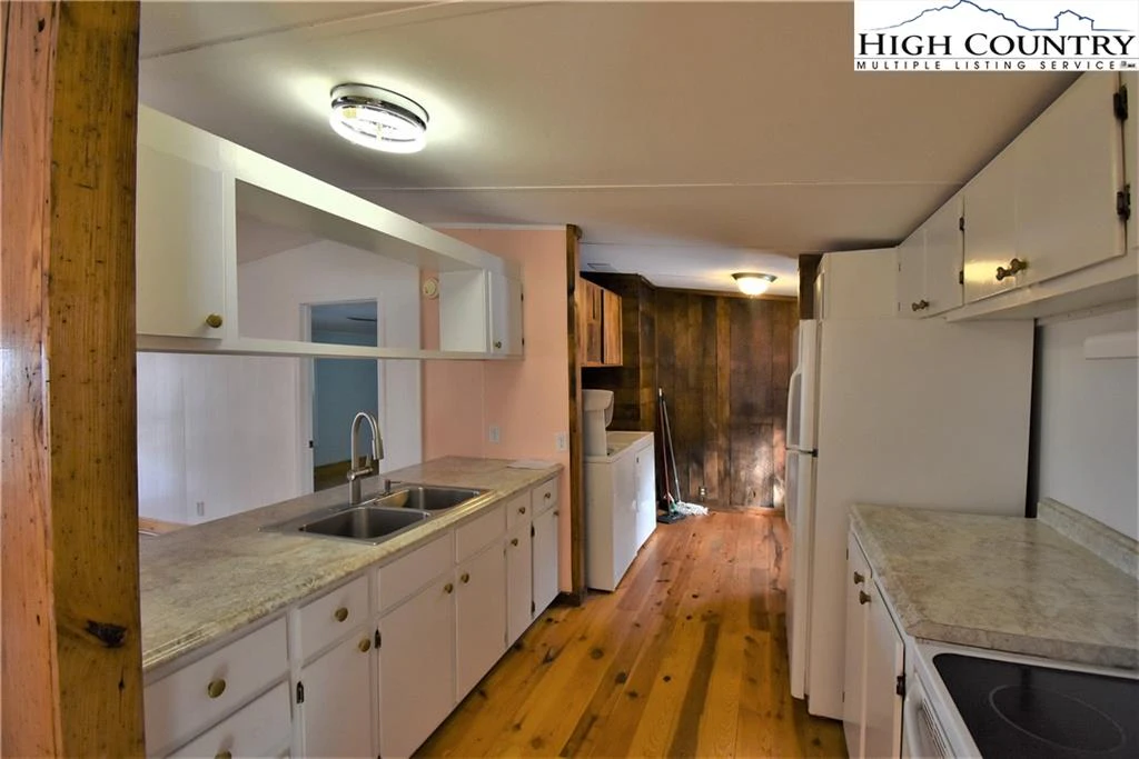Image number 8 for the current listing