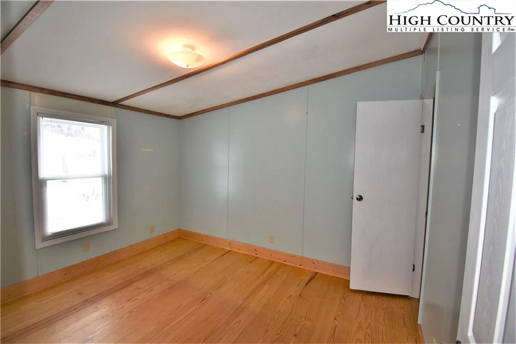 Image number 7 for the current listing