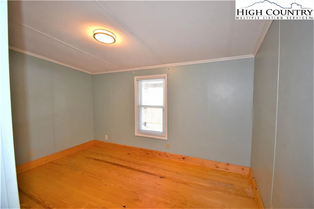 Image number 5 for the current listing