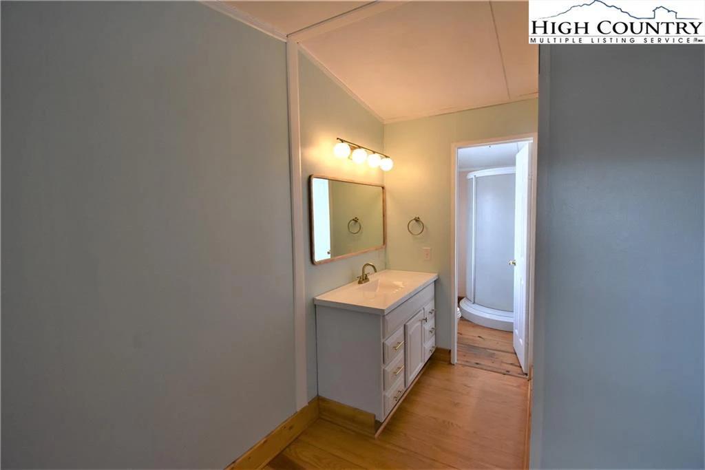 Image number 3 for the current listing