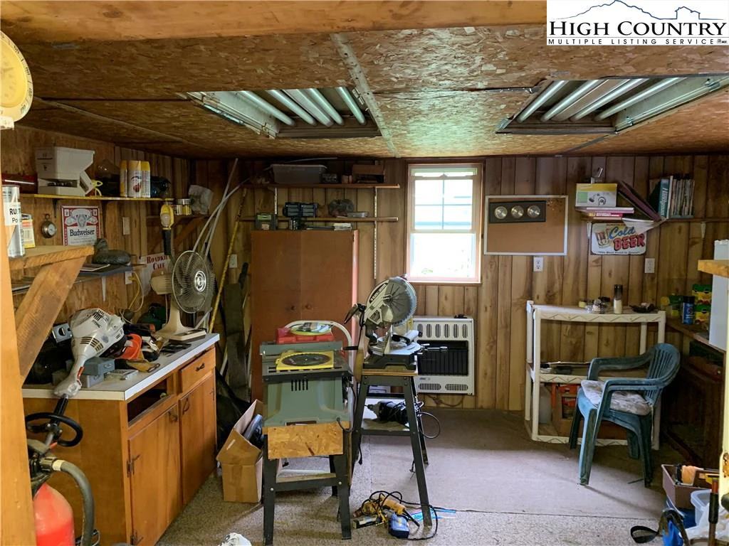 Image number 31 for the current listing