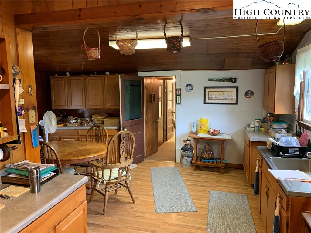 Image number 11 for the current listing