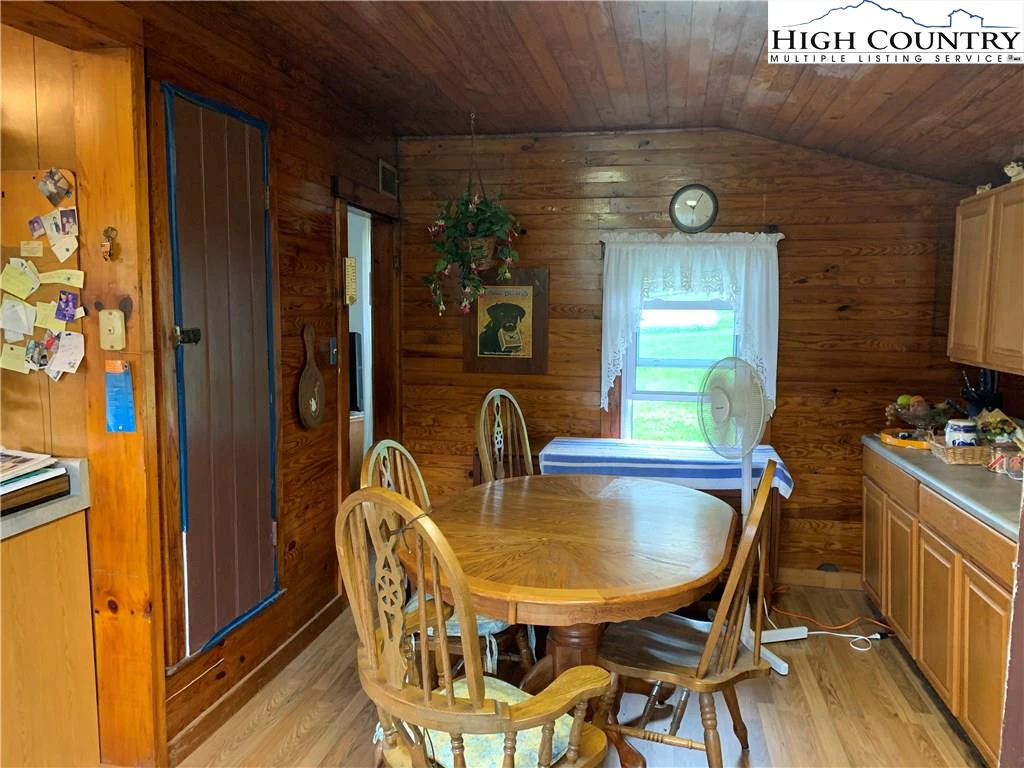 Image number 3 for the current listing