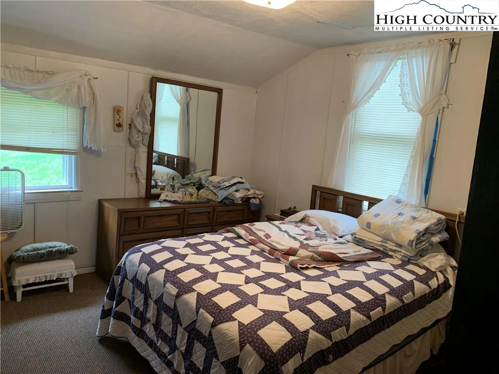 Image number 5 for the current listing