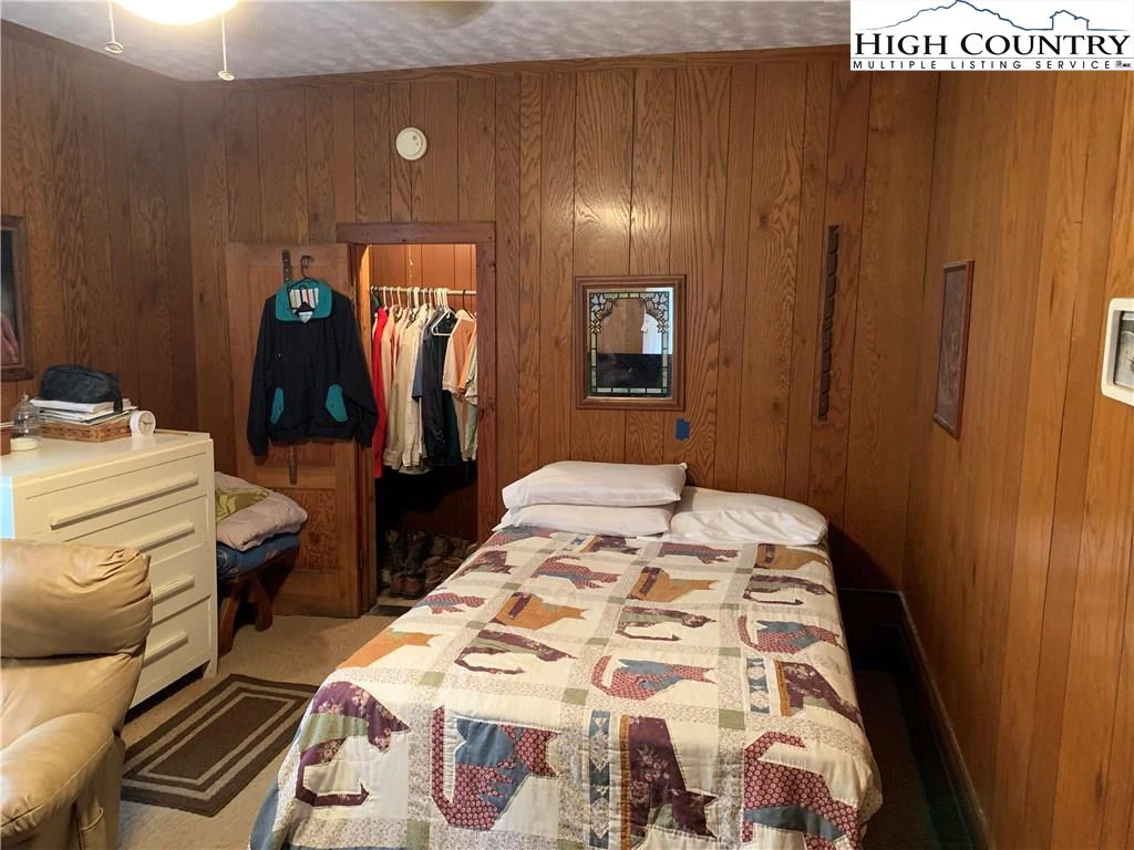 Image number 8 for the current listing