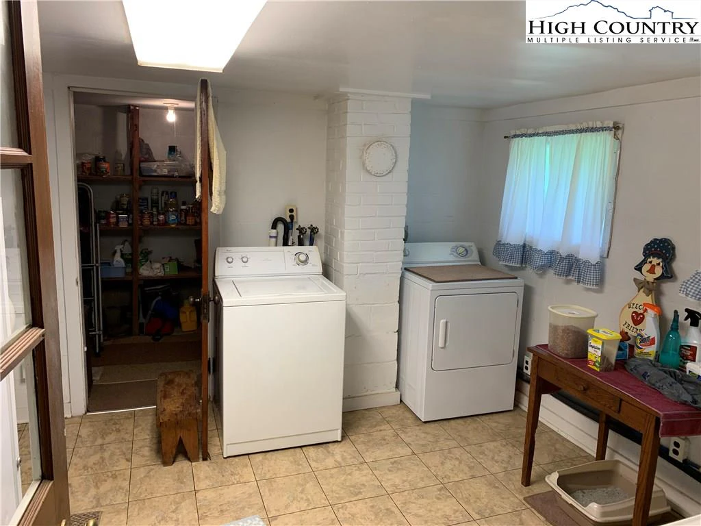 Image number 2 for the current listing