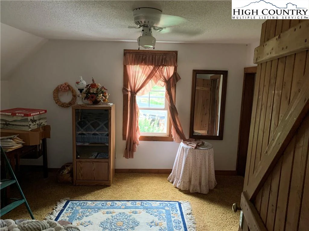 Image number 13 for the current listing
