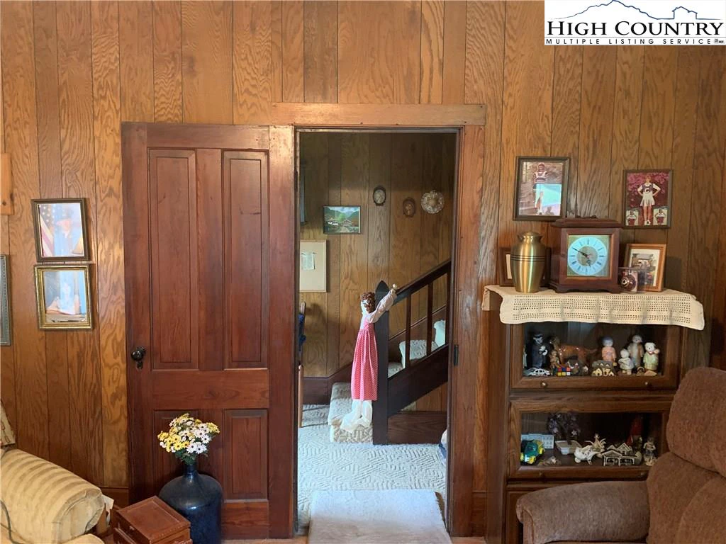 Image number 16 for the current listing