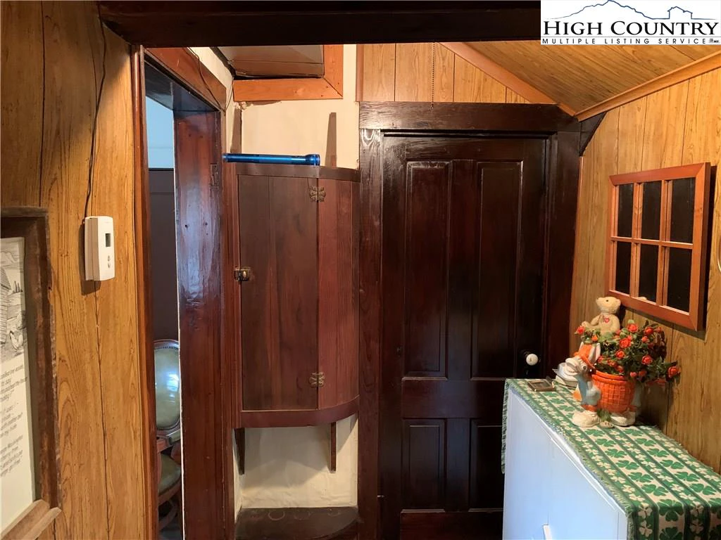 Image number 18 for the current listing