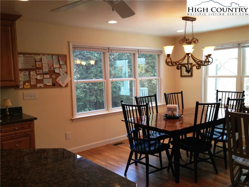 Image number 12 for the current listing