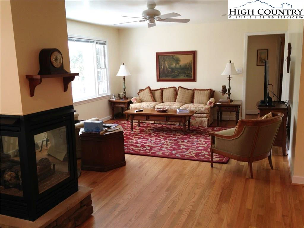 Image number 13 for the current listing