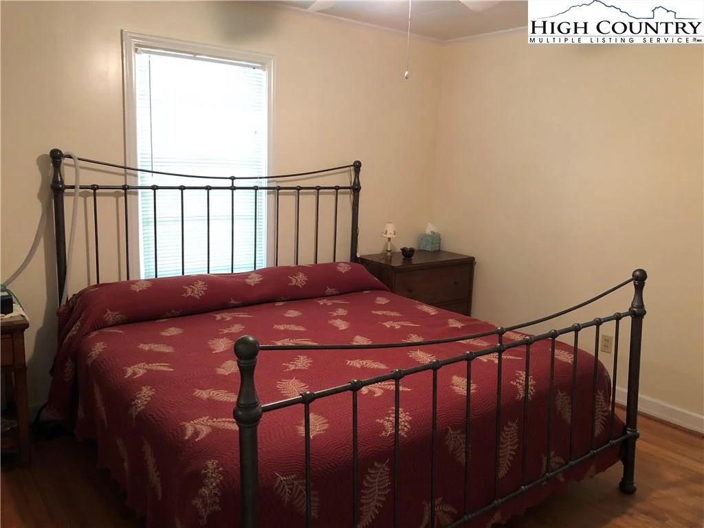 Image number 5 for the current listing