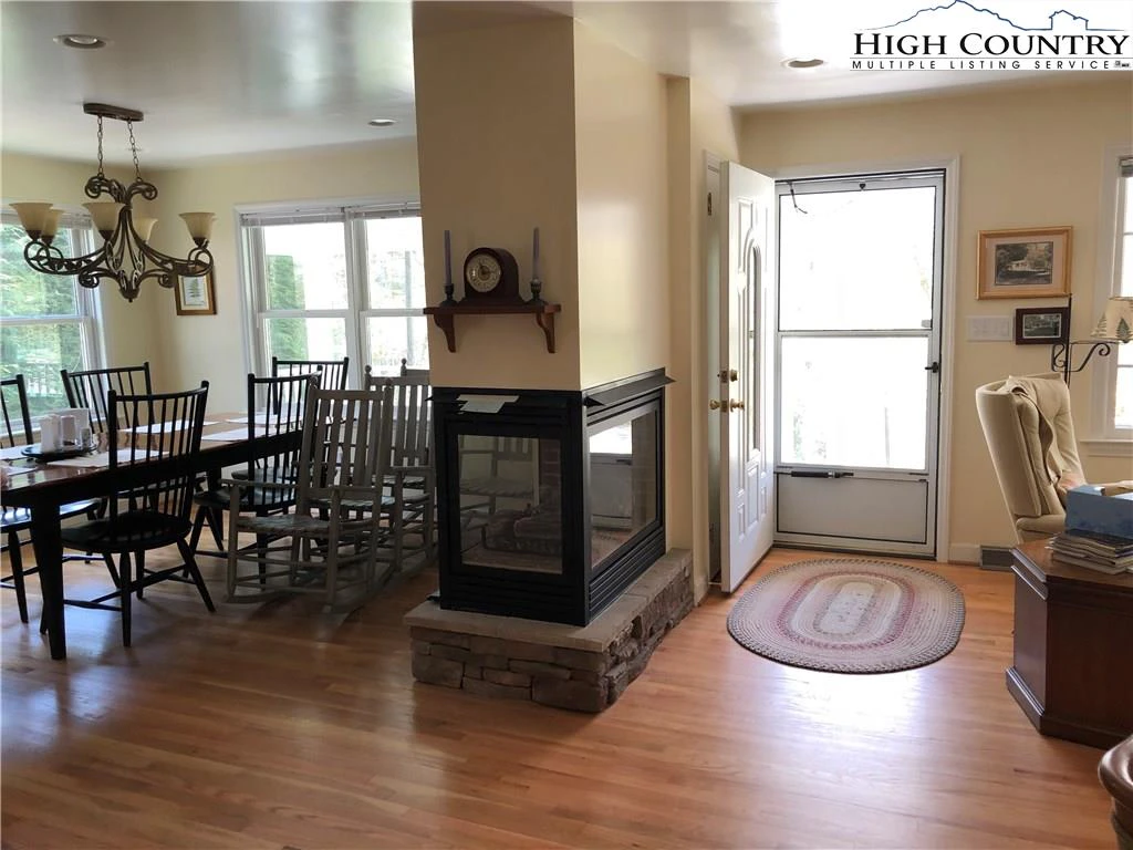 Image number 6 for the current listing