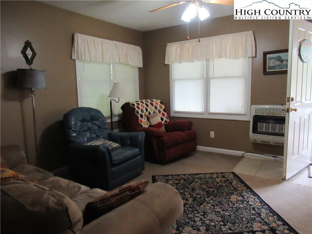 Image number 13 for the current listing