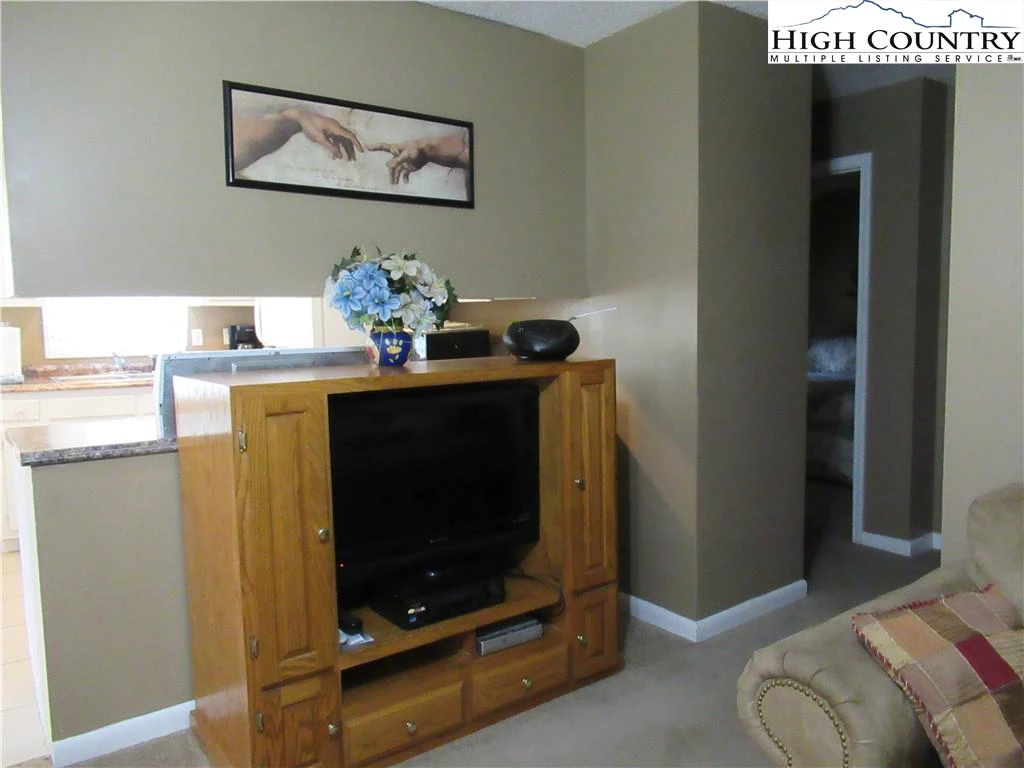 Image number 14 for the current listing