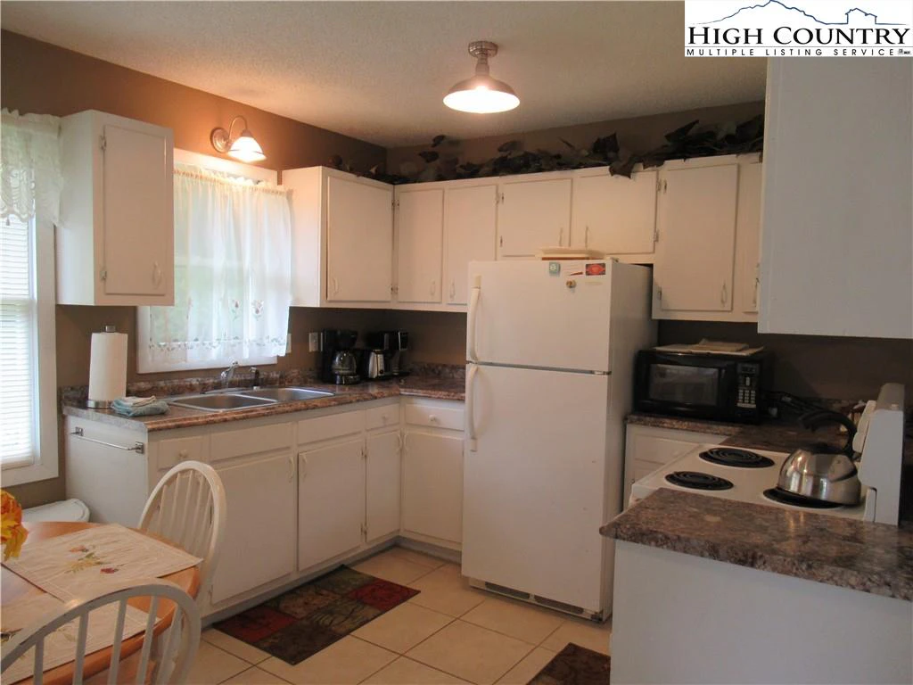 Image number 5 for the current listing