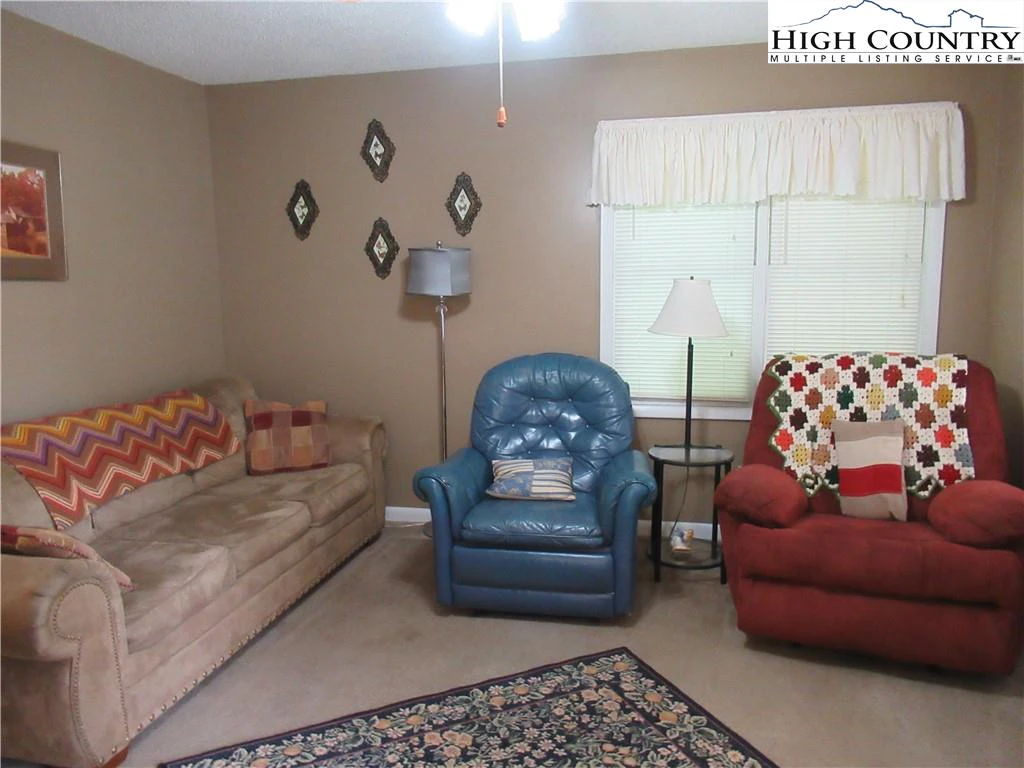 Image number 6 for the current listing