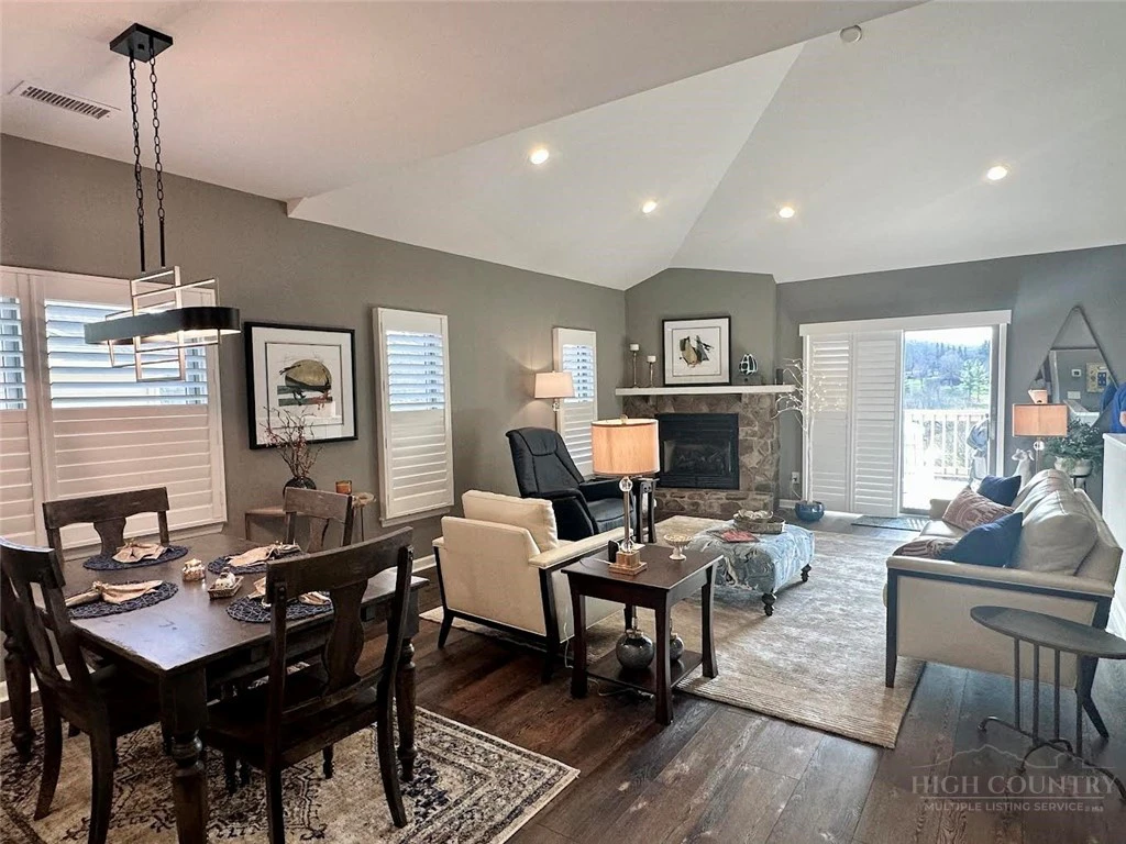Image number 3 for the current listing
