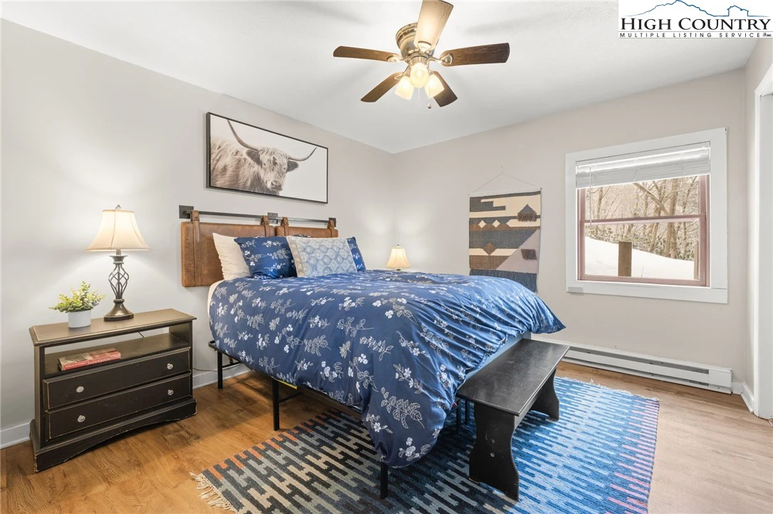 Image number 3 for the current listing