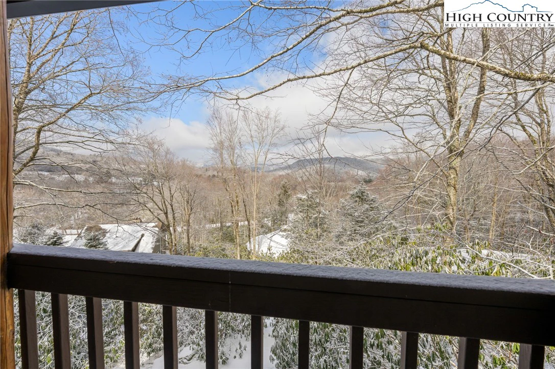 Image number 15 for the current listing
