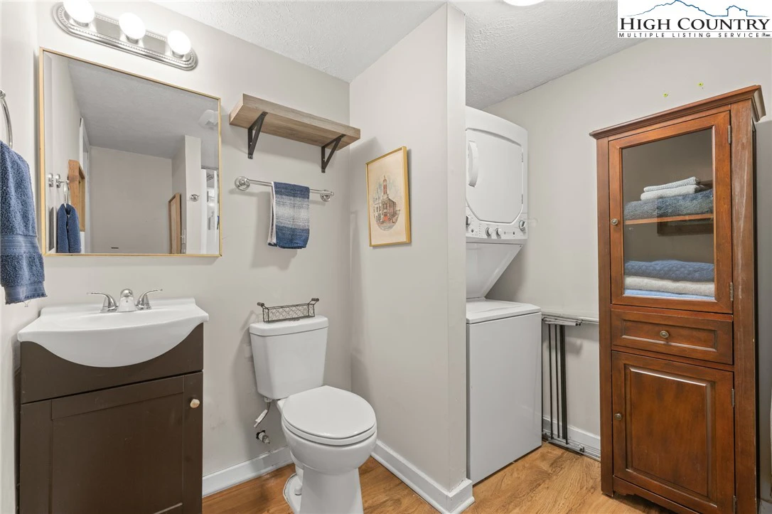 Image number 5 for the current listing