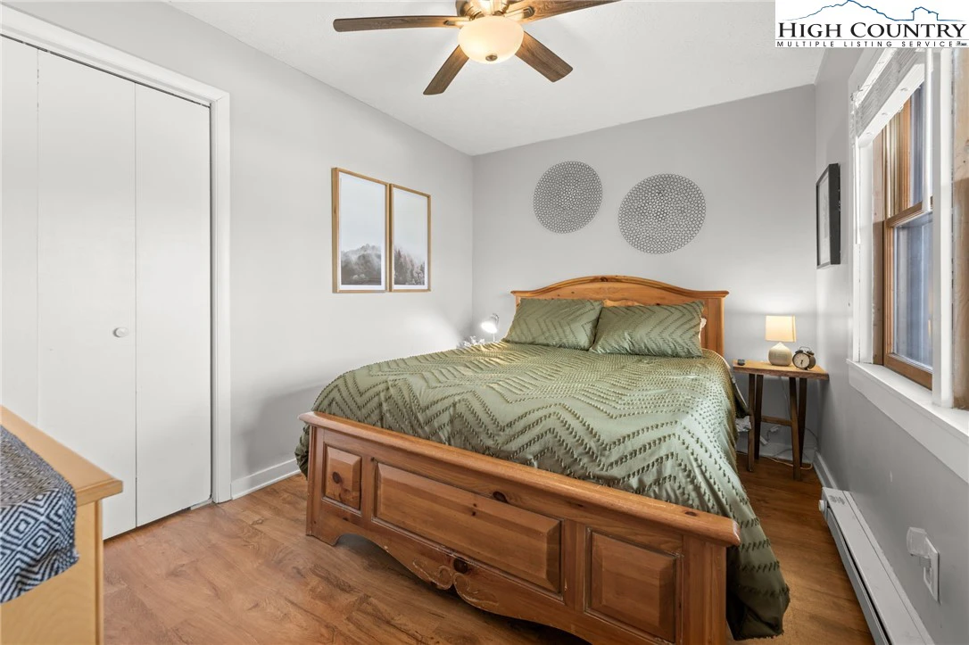 Image number 6 for the current listing